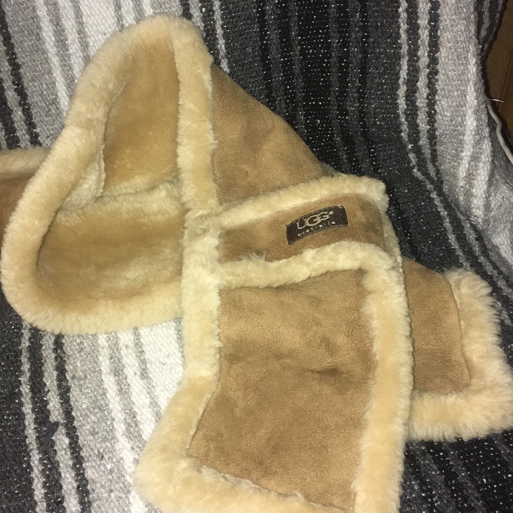 UGG scarf
